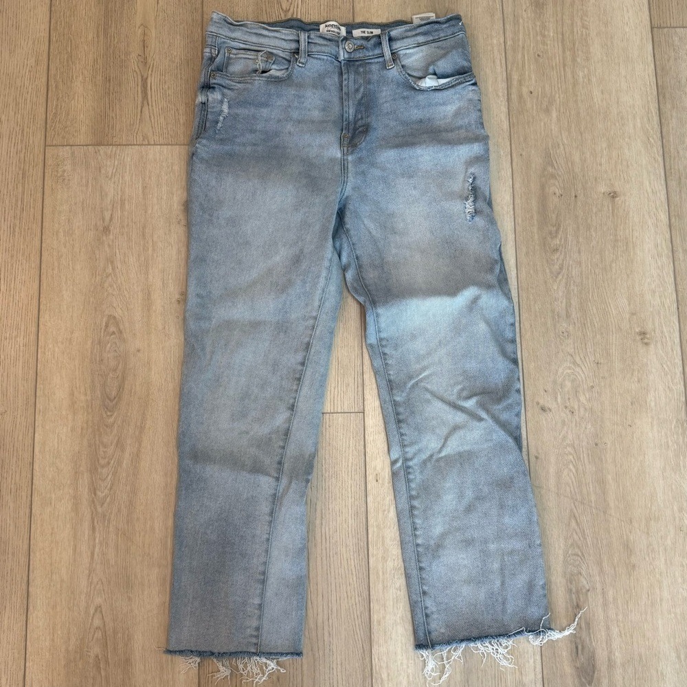 Kenzie Vintage Luxe The Slim Light Wash Distressing Straight Leg Jeans 10/30 EUC